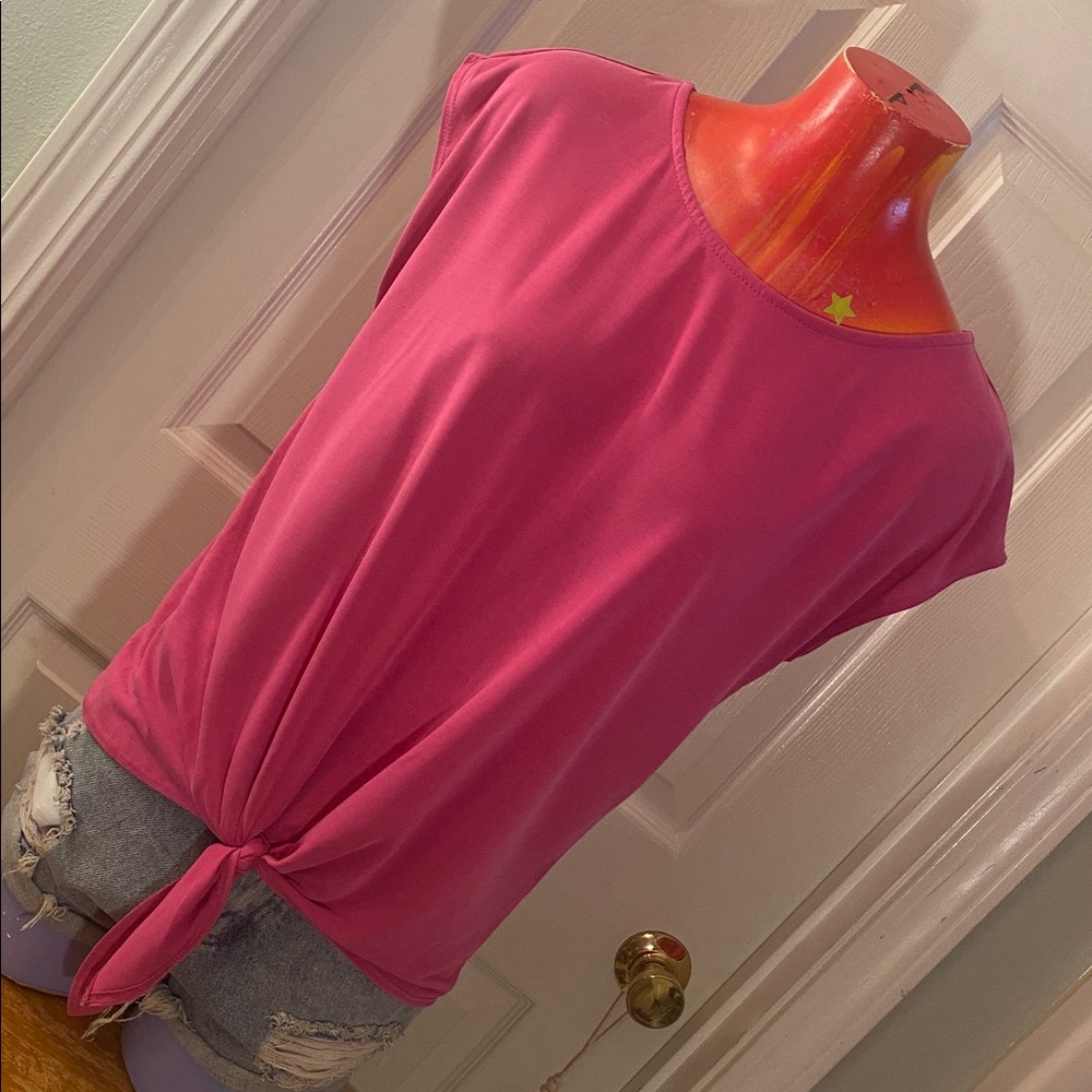Green Envelope Fuchsia Short Sleeve Top NWTs